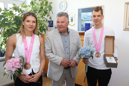 MACE SPREJEM PRI ŽUPANU 07 FOTO LJUBO VUKELIČ